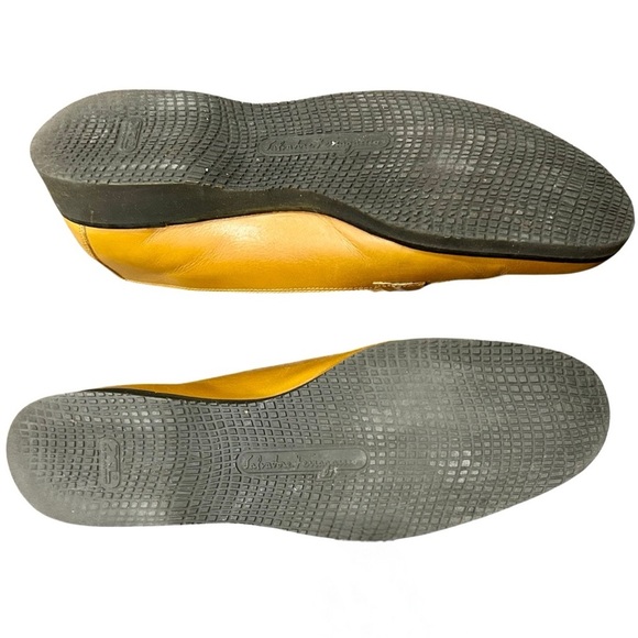 Salvatore Ferragamo Vara Bow Loafers - Size 6B - Picture 9 of 11